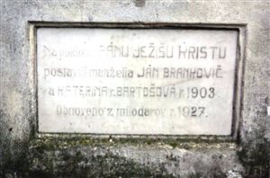 pomnik lurdskej panny marie detail